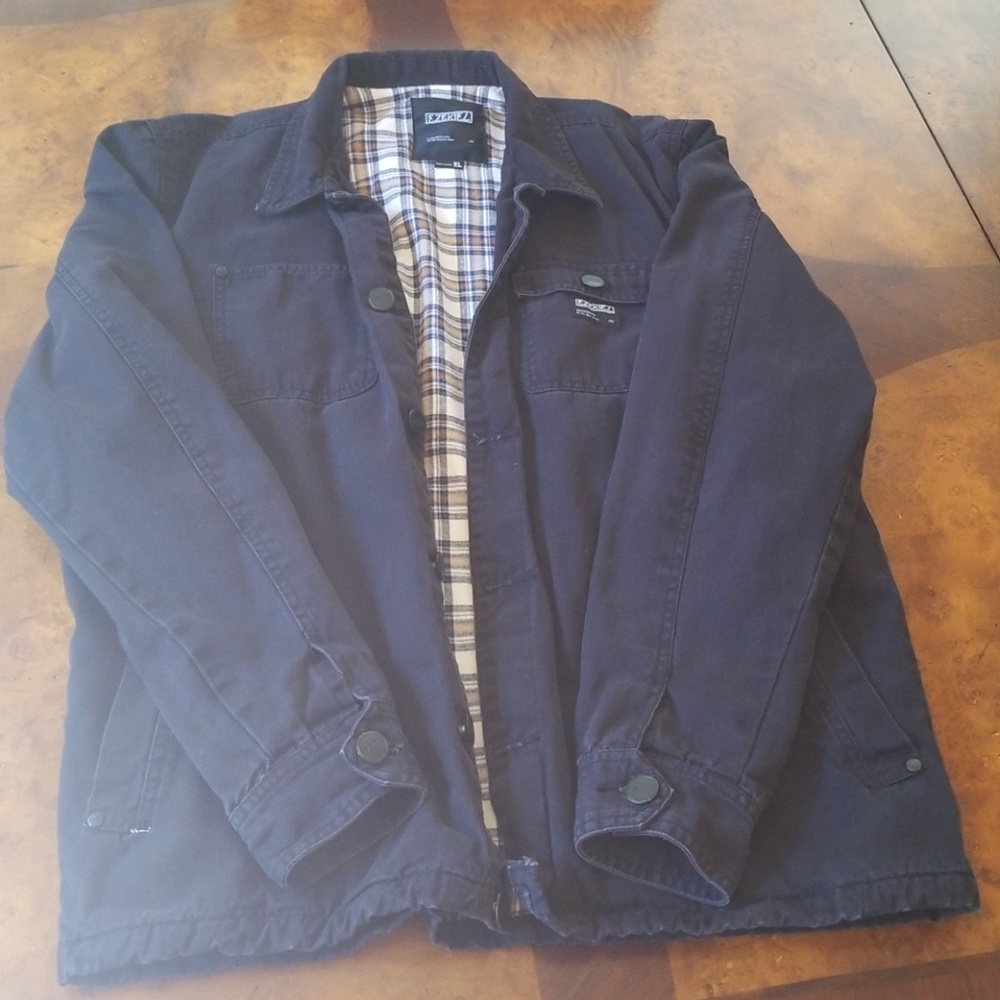 Ezekiel Mens XL buttoned